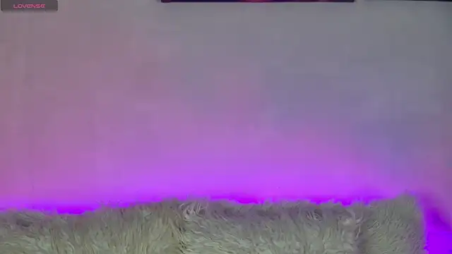 AlysonHuxley  online show from 11.25.25