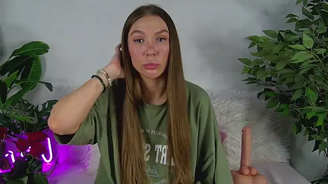 Snapshot of AlysonHuxley_ chatting on 03.05.26 AlysonHuxley online show from 03.05.26