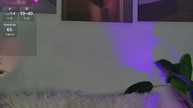 Snapshot of AlysonHuxley_ chatting on 04.15.26 AlysonHuxley online show from 04.15.26