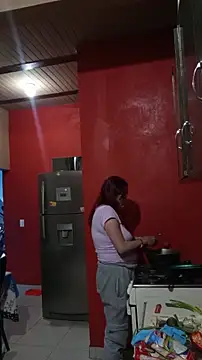 Snapshot of carolinhe_ chatting on 10.24.25 carolinhe online show from 10.24.25