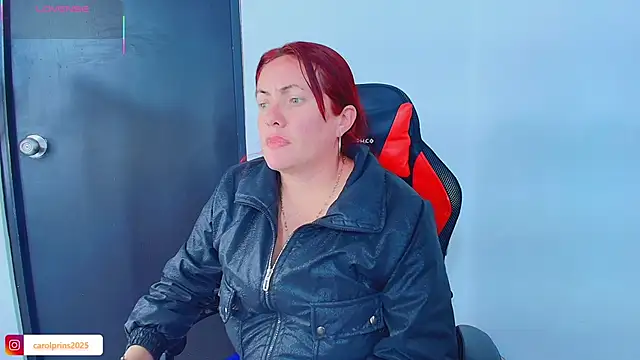 Snapshot of carolinhe_ chatting on 11.19.25 carolinhe online show from 11.19.25