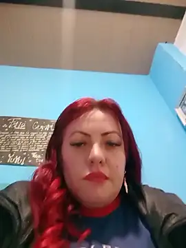 Snapshot of carolinhe_ chatting on 11.30.25 carolinhe online show from 11.30.25