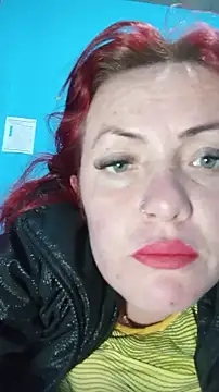 Snapshot of carolinhe_ chatting on 12.03.25 carolinhe online show from 12.03.25