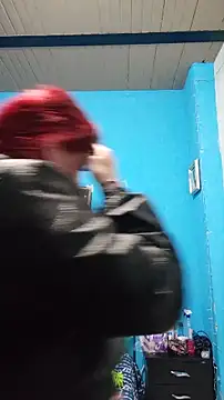 Snapshot of carolinhe_ chatting on 12.04.25 carolinhe online show from 12.04.25