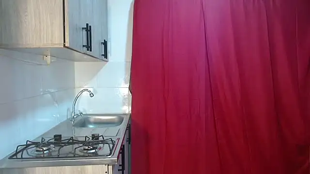 Snapshot of couple_vzl chatting on 09.18.25 couple vzl online show from 09.18.25