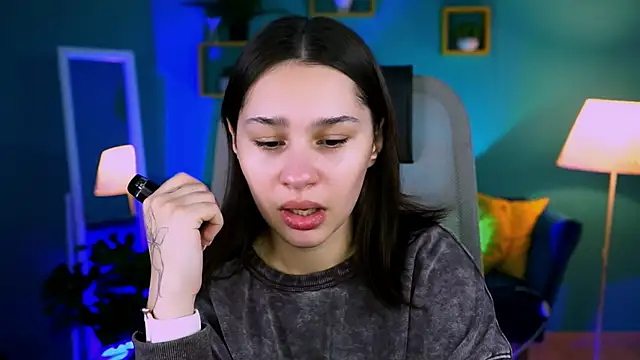 Snapshot of KimClarks_ chatting on 11.11.25 KimClarks online show from 11.11.25