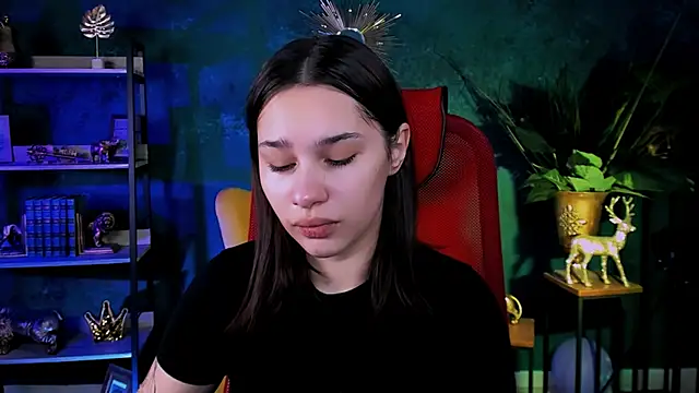 Snapshot of KimClarks_ chatting on 11.18.25 KimClarks online show from 11.18.25