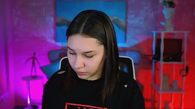 Snapshot of KimClarks_ chatting on 11.21.25 KimClarks online show from 11.21.25