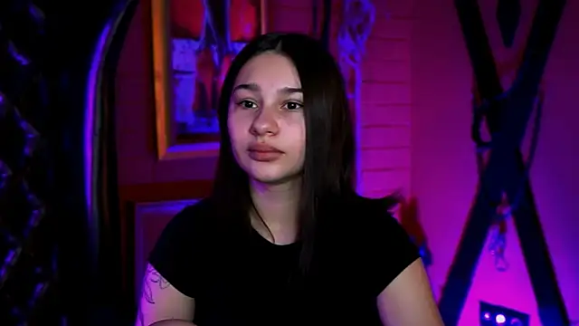 Snapshot of KimClarks_ chatting on 12.04.25 KimClarks online show from 12.04.25