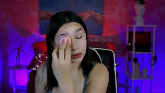 Snapshot of KimClarks_ chatting on 12.05.25 KimClarks online show from 12.05.25