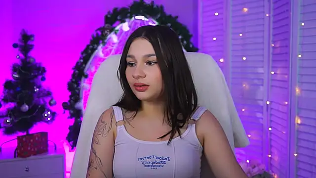 Snapshot of KimClarks_ chatting on 12.13.25 KimClarks online show from 12.13.25