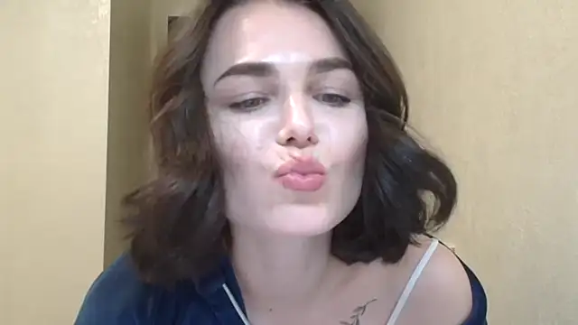Snapshot of Silviaa_a chatting on 04.10.26 Silviaa a online show from 04.10.26