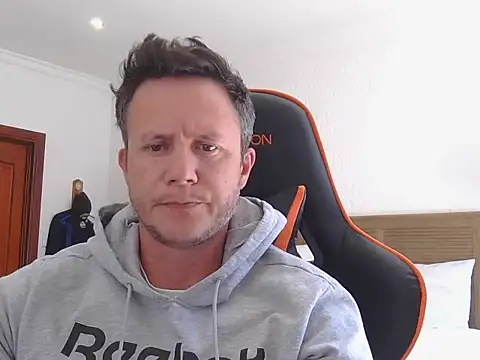 Snapshot of TroyDieselXXX chatting on 09.18.25 TroyDieselXXX online show from 09.18.25