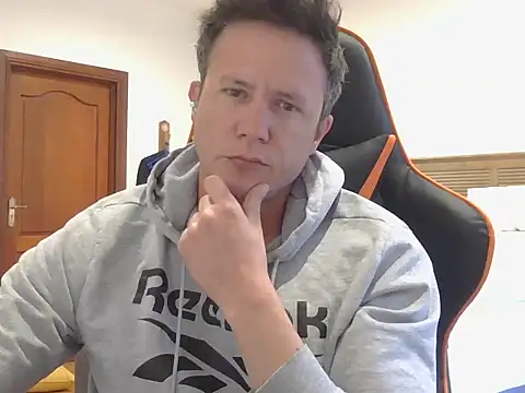 Snapshot of TroyDieselXXX chatting on 09.23.25 TroyDieselXXX online show from 09.23.25