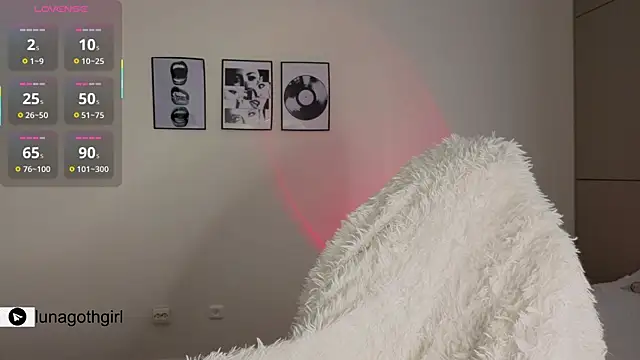 IamLuna2006 online show from 04.05.26