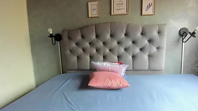 Snapshot of GiannaSlimJB chatting on 12.22.25 GiannaSlimJB online show from 12.22.25