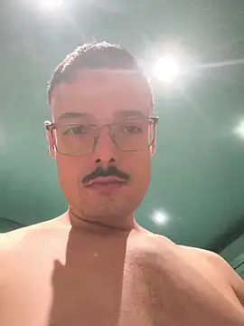 Snapshot of mikeara90 chatting on 11.01.25 mikeara90 online show from 11.01.25