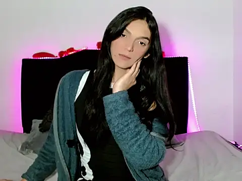 Snapshot of x_isabella_x chatting on 11.15.25 x isabella x online show from 11.15.25