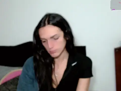 Snapshot of x_isabella_x chatting on 12.04.25 x isabella x online show from 12.04.25