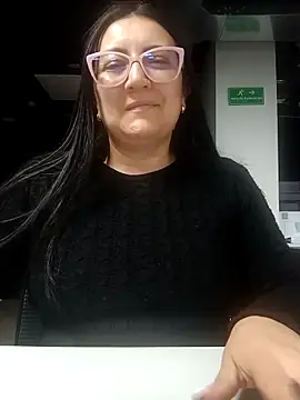 Snapshot of Romina693 chatting on 09.14.25 Romina693 online show from 09.14.25