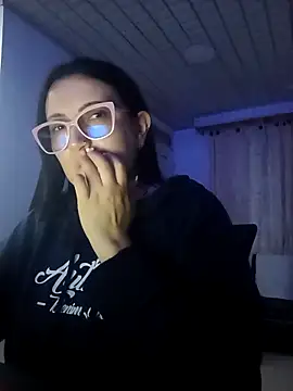 Snapshot of Romina693 chatting on 09.18.25 Romina693 online show from 09.18.25