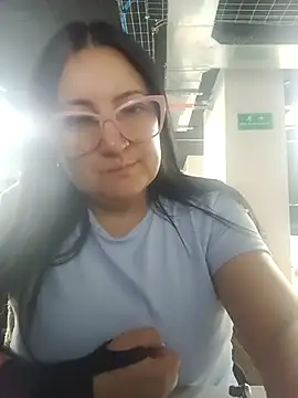 Snapshot of Romina693 chatting on 09.28.25 Romina693 online show from 09.28.25