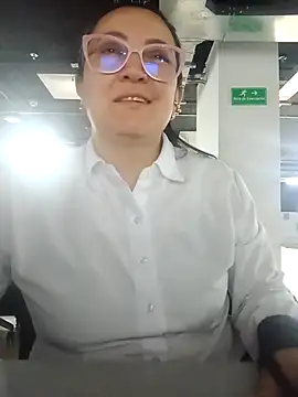 Snapshot of Romina693 chatting on 09.30.25 Romina693 online show from 09.30.25