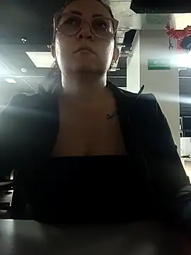 Snapshot of Romina693 chatting on 10.20.25 Romina693 online show from 10.20.25