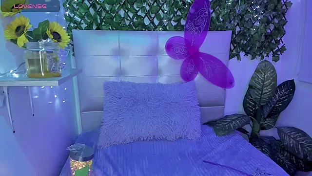 Anna Blade  online show from 10.31.25