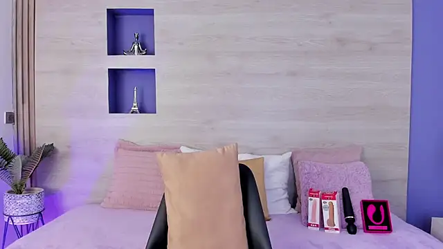 Snapshot of Stephanni_ chatting on 10.03.25 Stephanni online show from 10.03.25