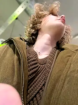 Snapshot of KellyKeler chatting on 11.17.25 KellyKeler online show from 11.17.25