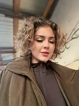 Snapshot of KellyKeler chatting on 12.20.25 KellyKeler online show from 12.20.25