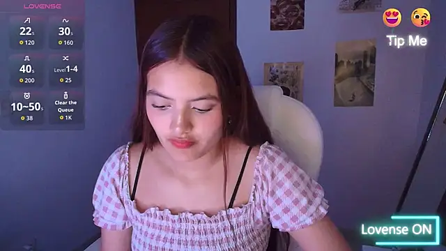 Snapshot of Ema__Rose chatting on 09.11.25 Ema Rose online show from 09.11.25