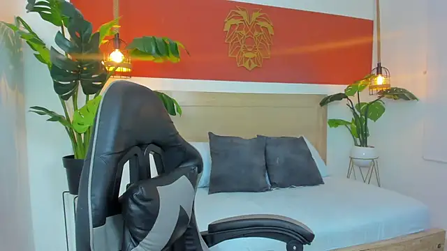 Snapshot of kitty_sweeety_ chatting on 11.12.25 kitty sweeety online show from 11.12.25