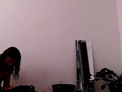 Snapshot of saara_johnson496 chatting on 10.28.25 saara johnson496 online show from 10.28.25