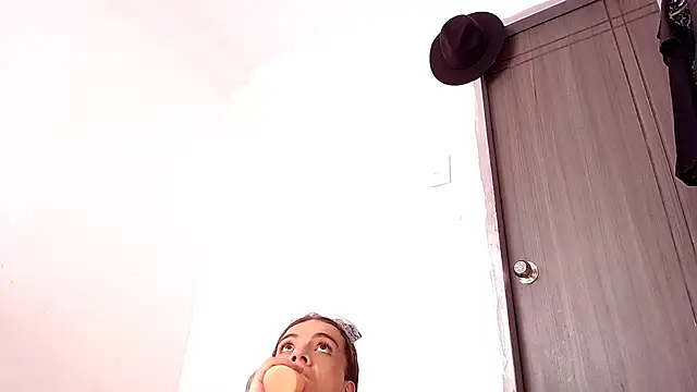 Snapshot of saara_johnson496 chatting on 11.15.25 saara johnson496 online show from 11.15.25