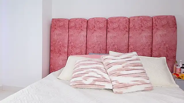 emmacurvy online show from 11.08.25