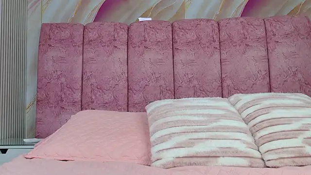 emmacurvy online show from 04.18.26