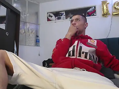 Snapshot of man_porn13 chatting on 11.04.25 man porn13 online show from 11.04.25