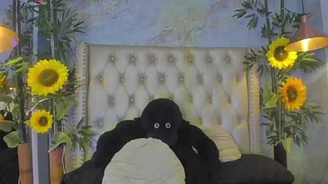 Snapshot of LittleeJaz chatting on 11.02.25 LittleeJaz online show from 11.02.25