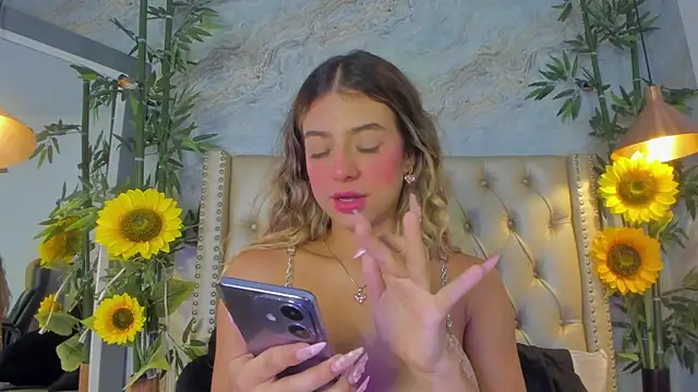 Snapshot of LittleeJaz chatting on 11.14.25 LittleeJaz online show from 11.14.25