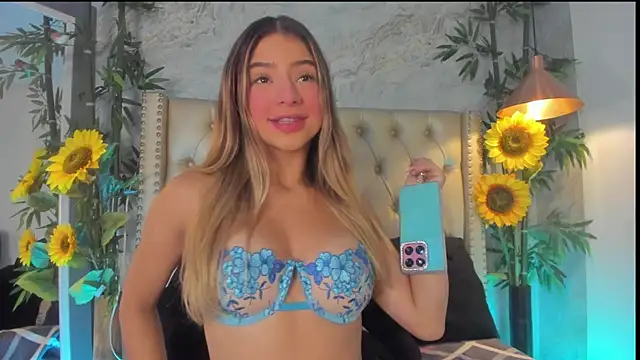 Snapshot of LittleeJaz chatting on 11.22.25 LittleeJaz online show from 11.22.25