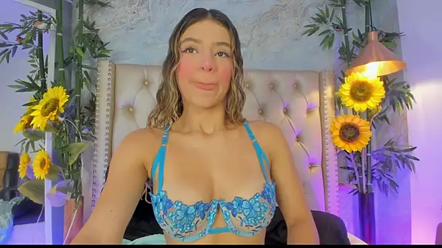 Snapshot of LittleeJaz chatting on 12.13.25 LittleeJaz online show from 12.13.25