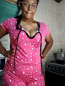 Snapshot of Fernanda30 chatting on 04.25.26 Fernanda30 online show from 04.25.26