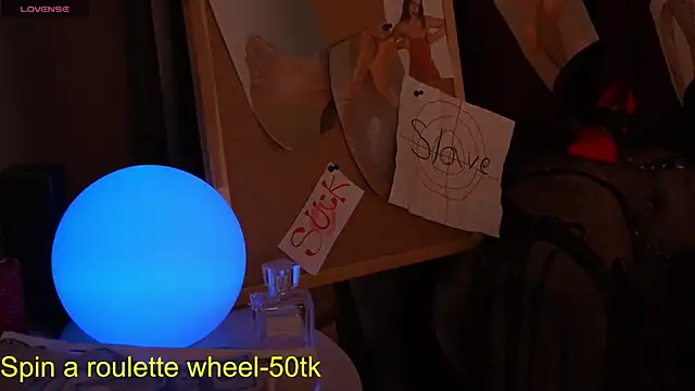 Snapshot of EmiliyaRoude chatting on 09.11.25 EmiliyaRoude online show from 09.11.25