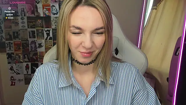 NessaDiazz online show from 10.17.25
