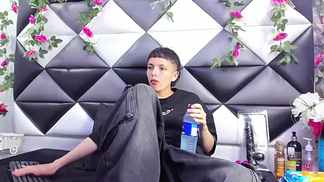 Snapshot of Megan_Thompson_ chatting on 10.04.25 Megan Thompson  online show from 10.04.25