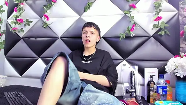 Snapshot of Megan_Thompson_ chatting on 10.18.25 Megan Thompson  online show from 10.18.25