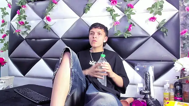 Megan Thompson  online show from 11.19.25