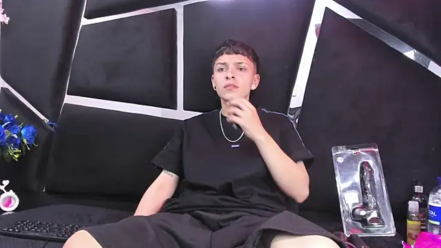 Snapshot of Megan_Thompson_ chatting on 12.18.25 Megan Thompson online show from 12.18.25